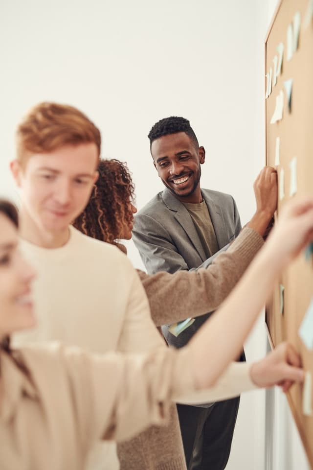 Marketers planning a localized SEO roadmap across screens and notebooks.