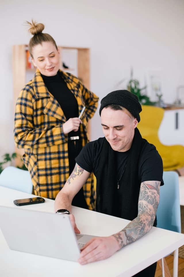 SEO strategists collaborating in front of dashboards and maps.